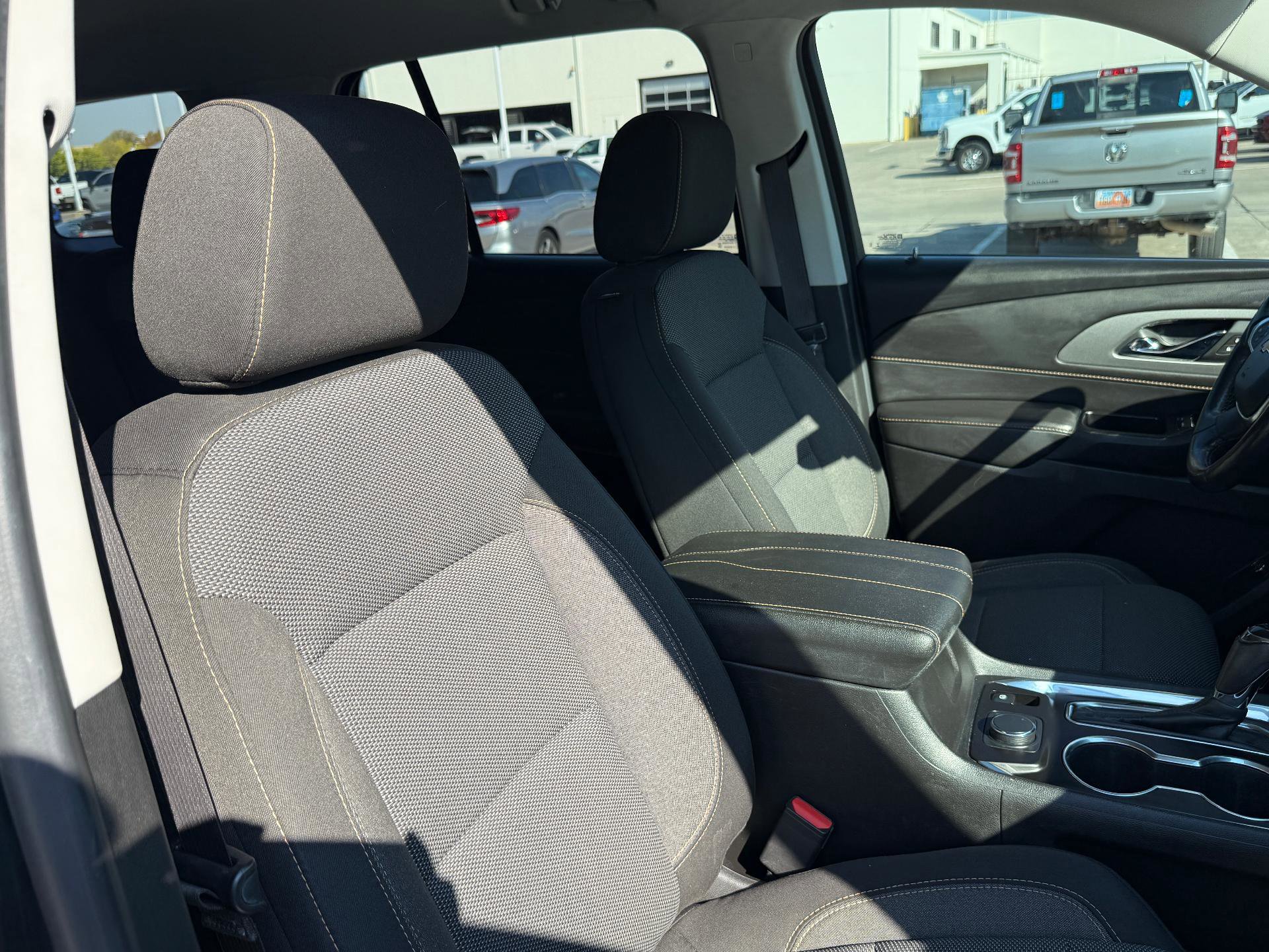 Used 2020 Chevrolet Traverse LT image 29