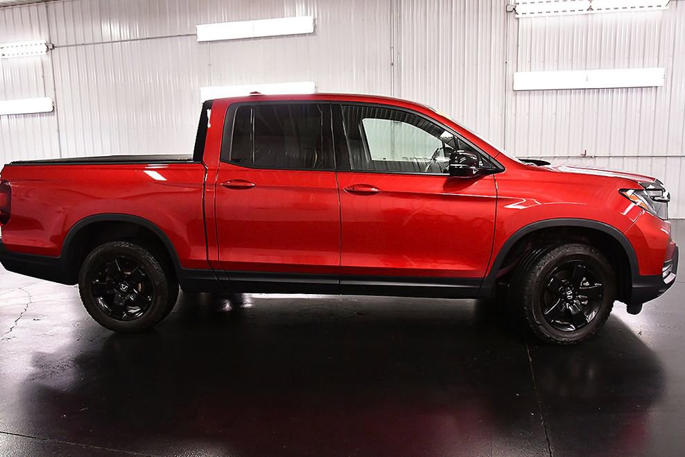 Used 2025 Honda Ridgeline Black Edition image 8