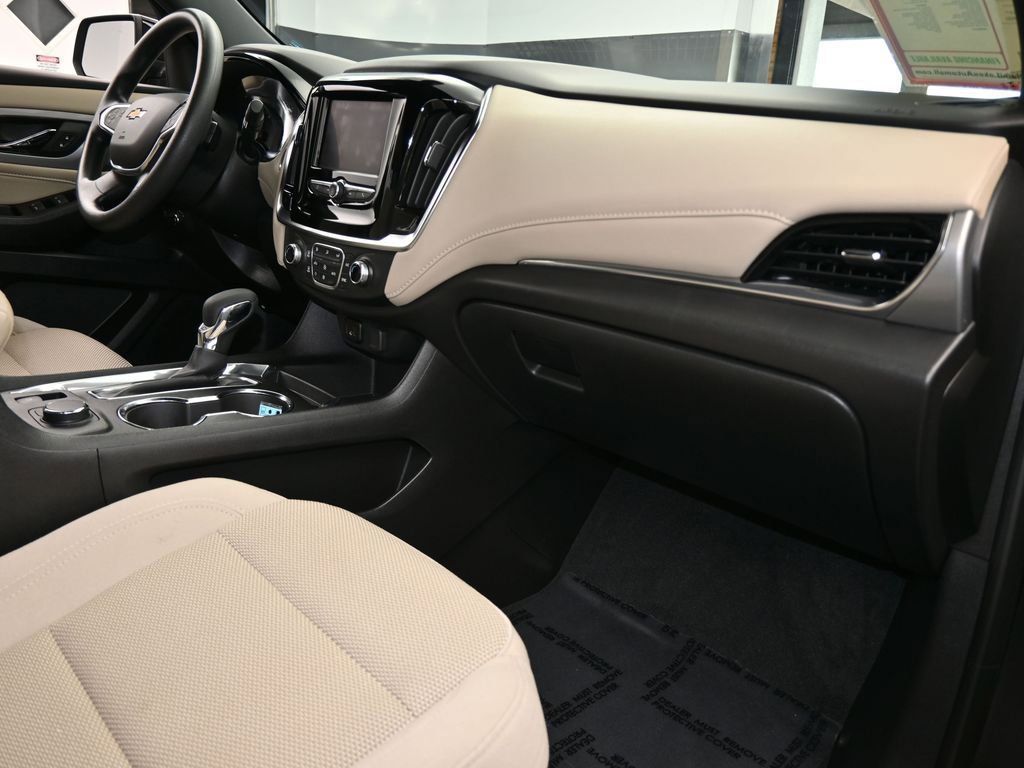 Used 2023 Chevrolet Traverse LS image 43