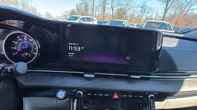 Used 2024 Kia Carnival EX image 25