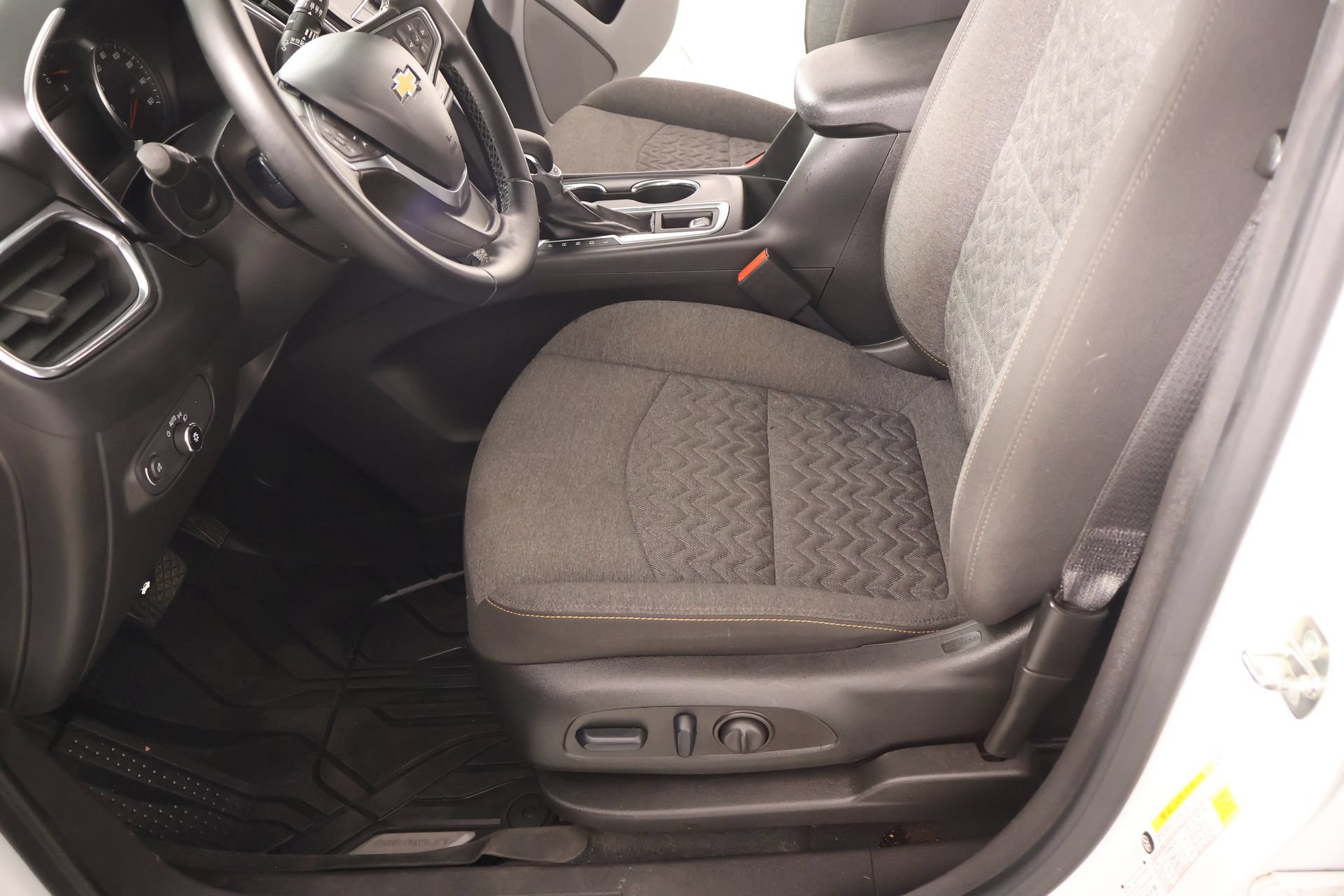 Used 2023 Chevrolet Equinox LT FWD image 11