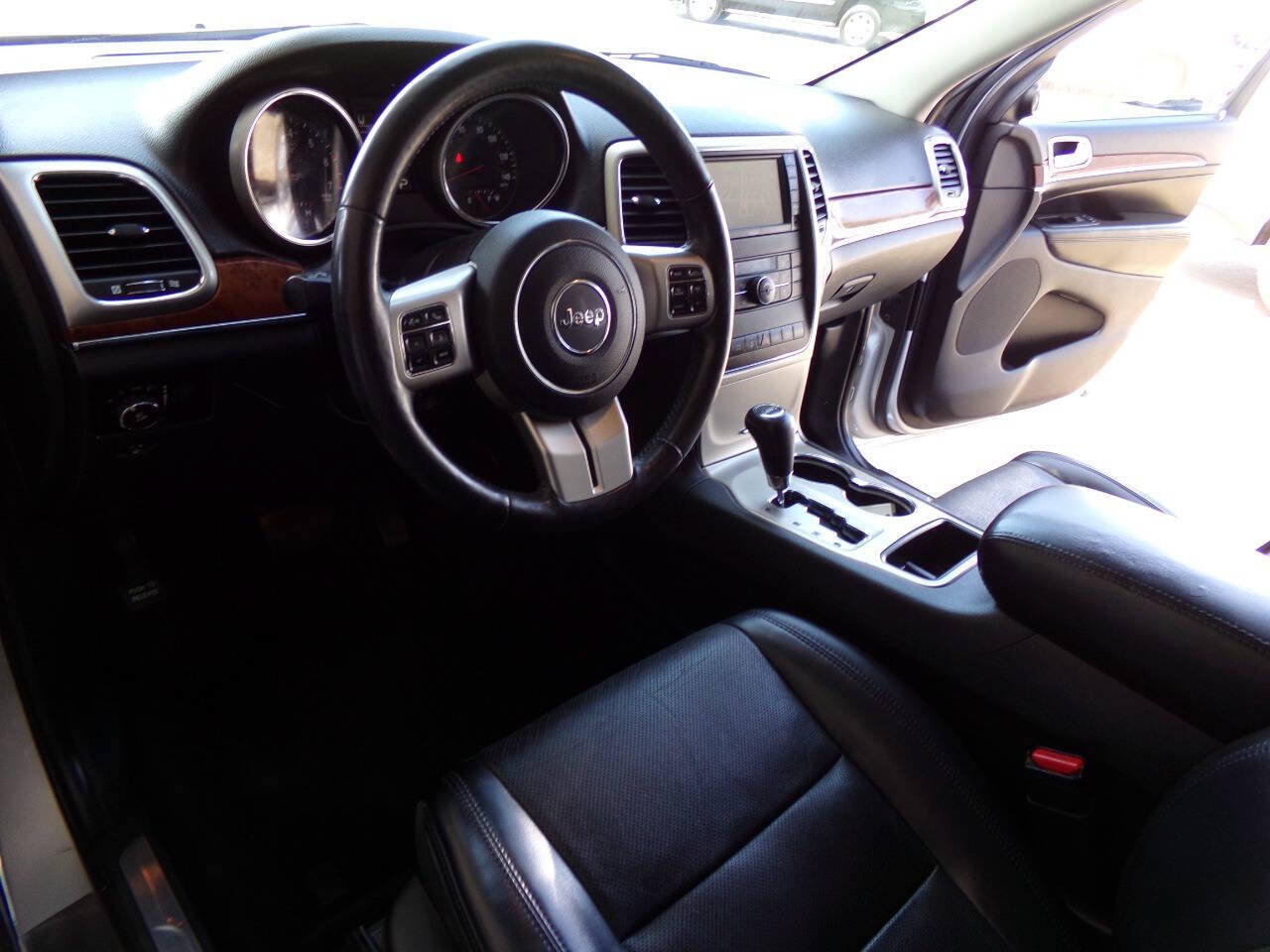 Used 2011 Jeep Grand Cherokee Limited RWD image 16