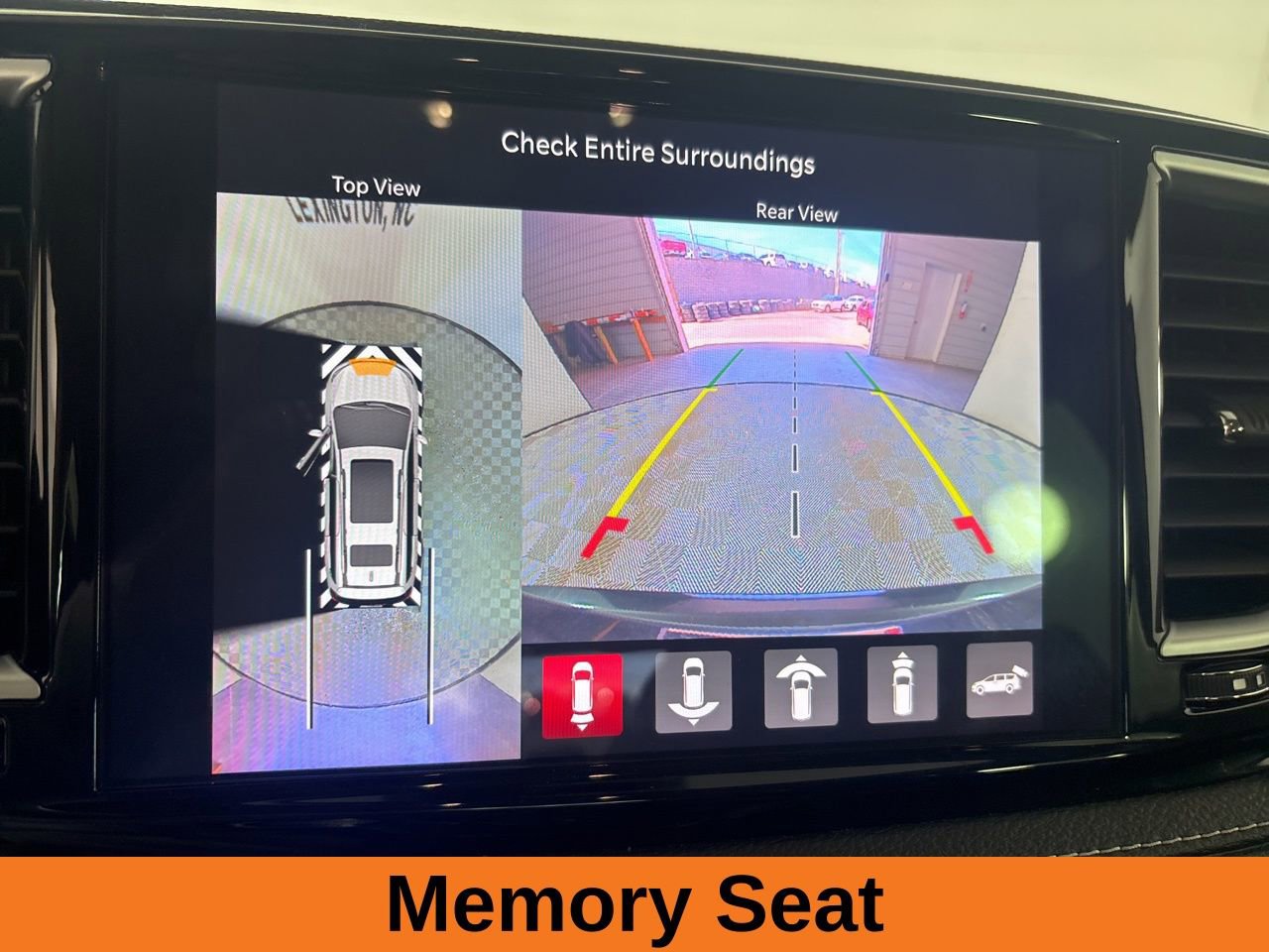 Used 2023 Chrysler Pacifica Limited image 18