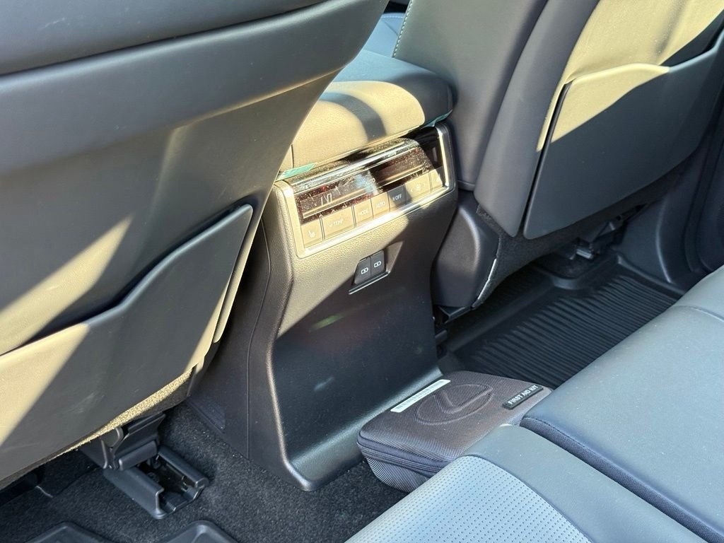 Used 2024 Lexus GX 550 AWD/4WD image 30