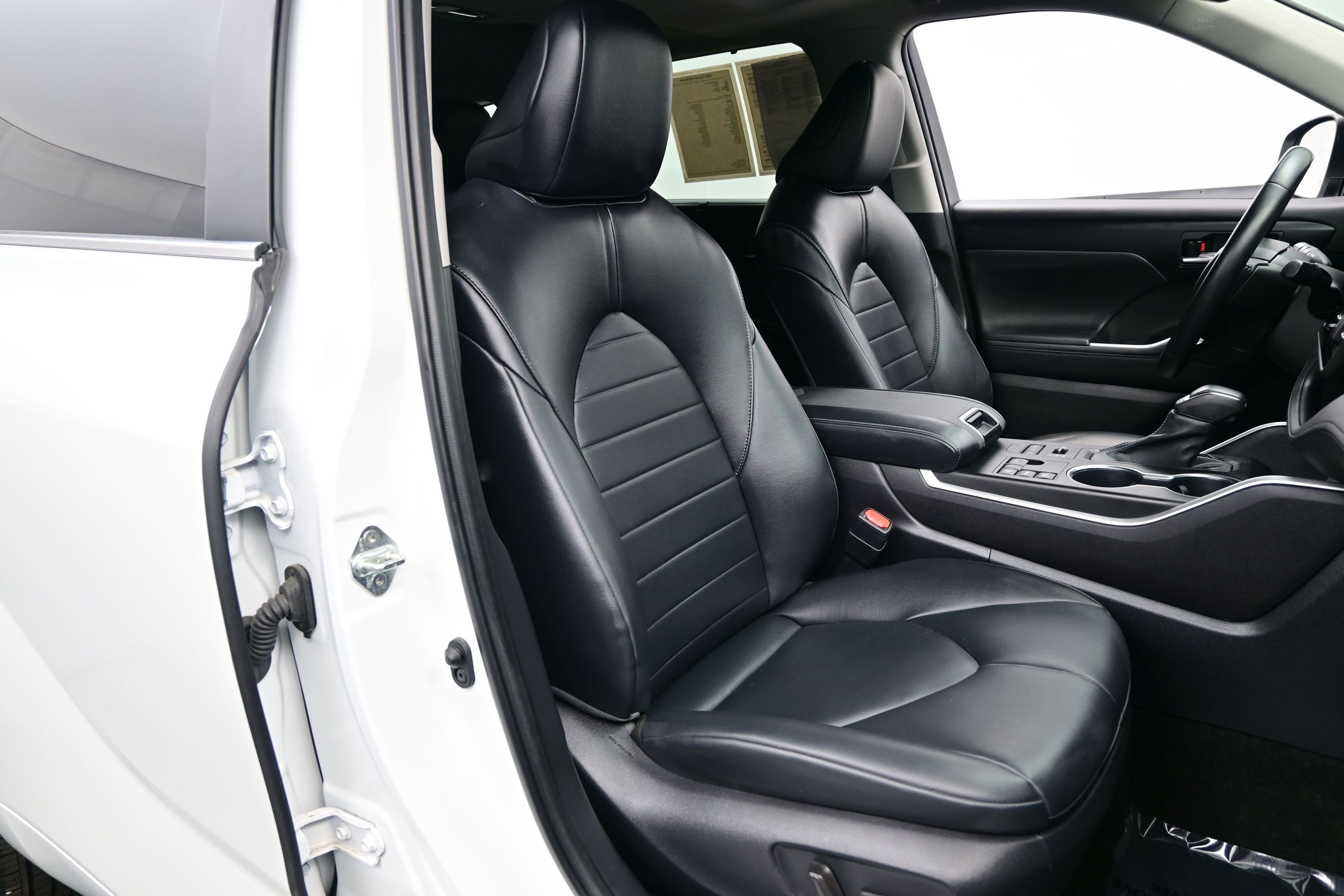 Used 2023 Toyota Highlander XLE AWD/4WD image 14