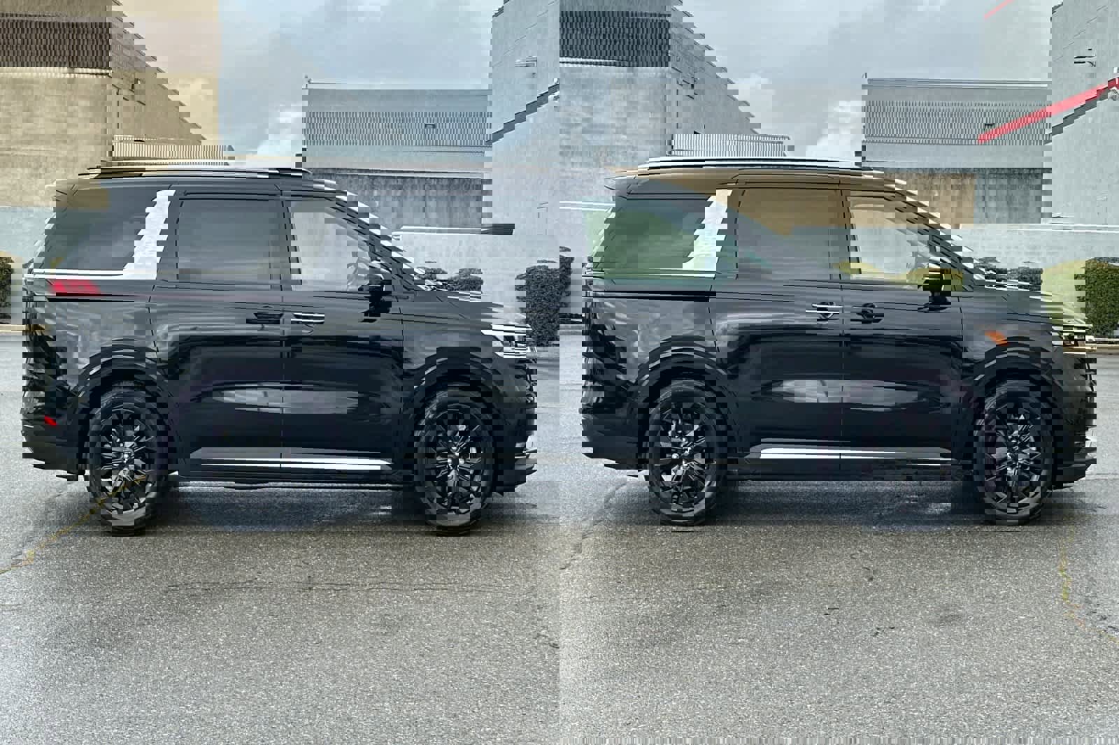 Used 2024 Kia Carnival SX Prestige image 6