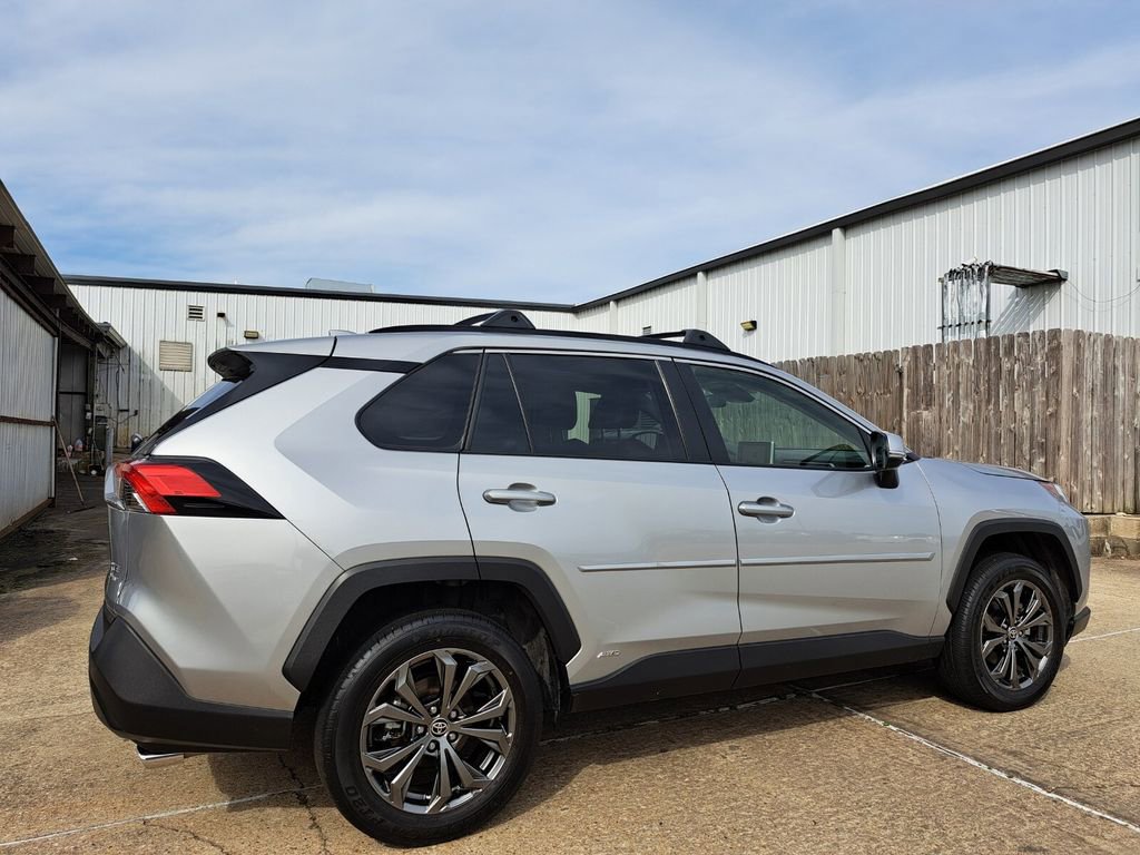 Used 2025 Toyota RAV4 XLE Premium image 4