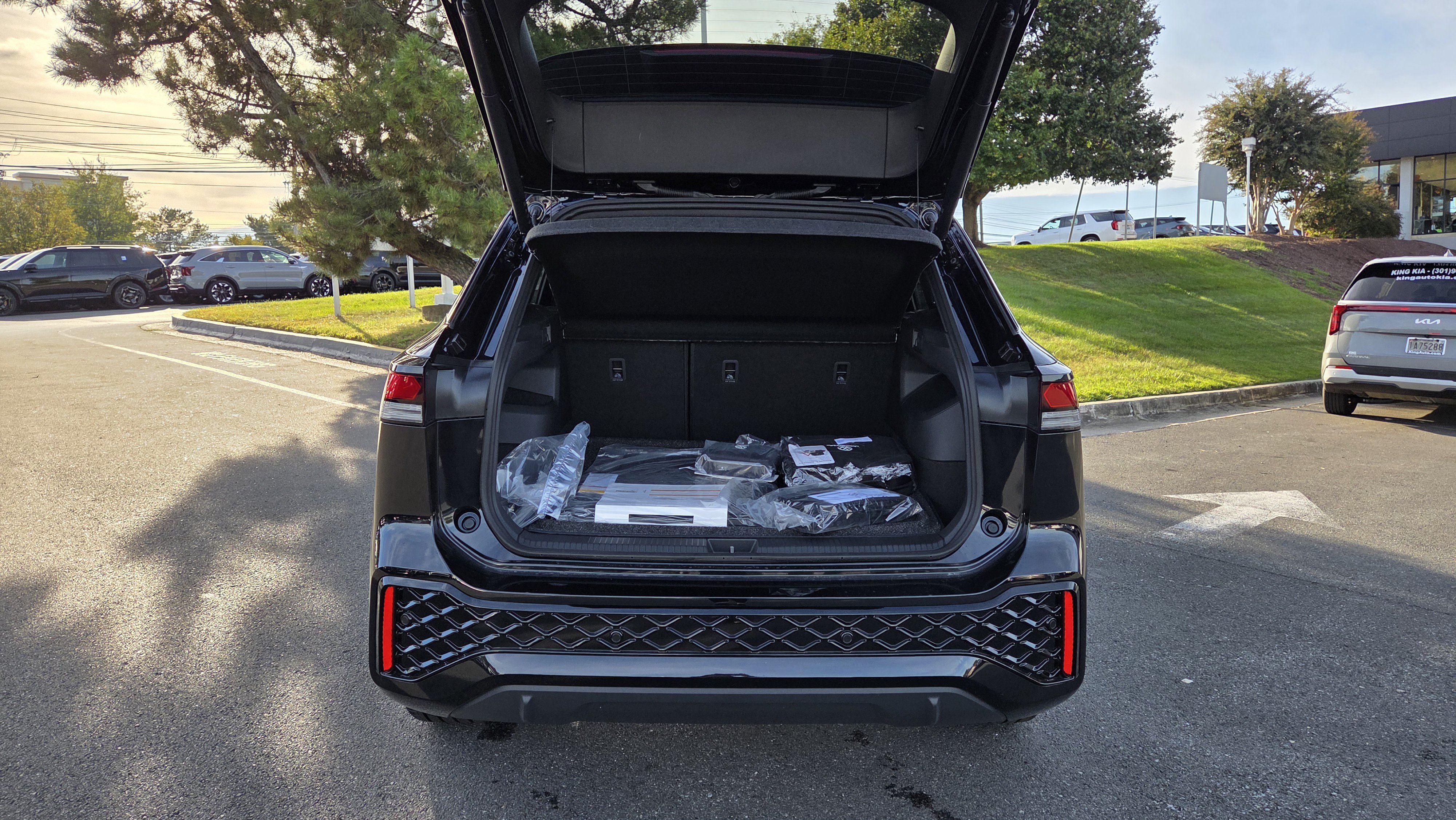 New 2026 Volkswagen Tiguan SE R-Line AWD/4WD image 5