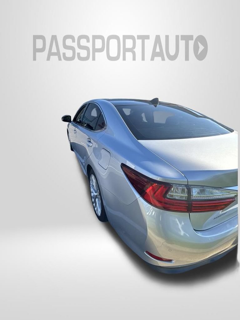 Used 2016 Lexus ES 350 w/ Luxury Package w/Wood Trim FWD image 4