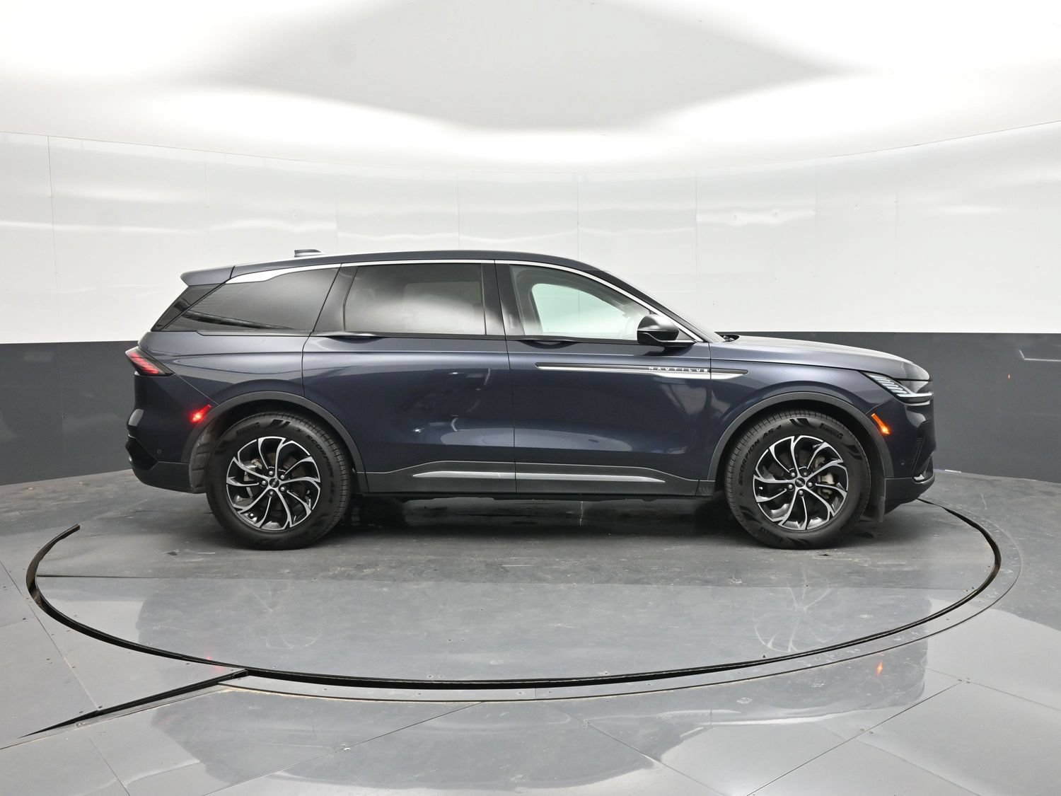 Used 2024 Lincoln Nautilus Premier w/ Equipment Group 102A AWD/4WD image 7