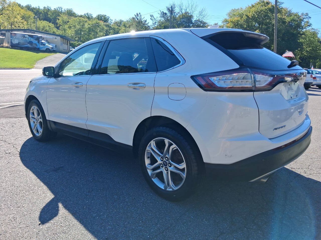 Used 2017 Ford Edge Titanium w/ Technology Package AWD/4WD image 13