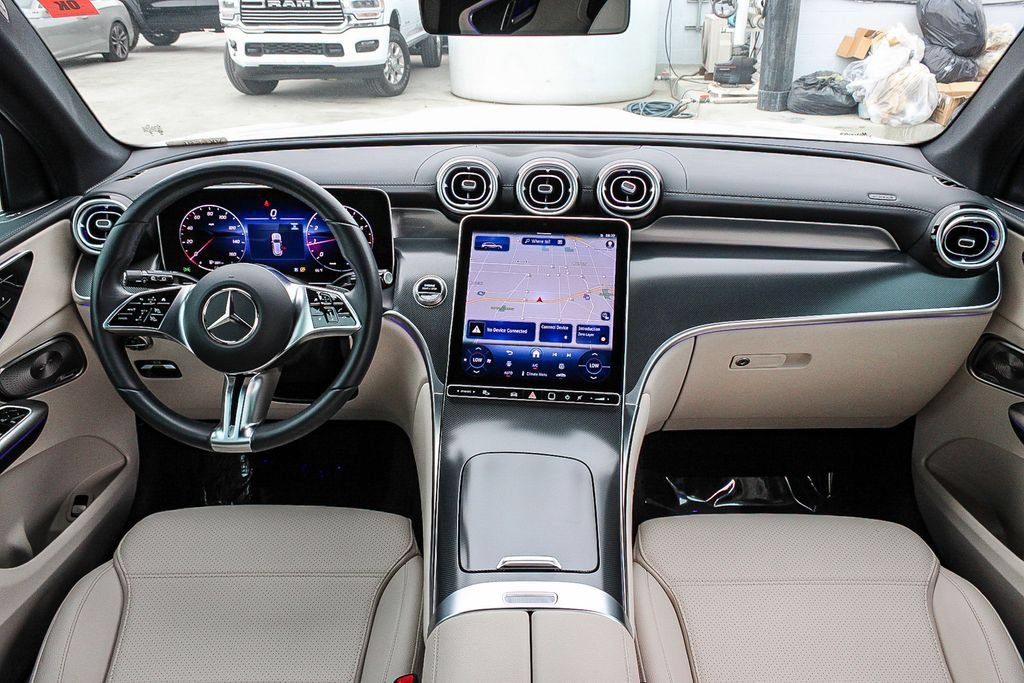 Used 2025 Mercedes-Benz GLC 300 4MATIC image 13