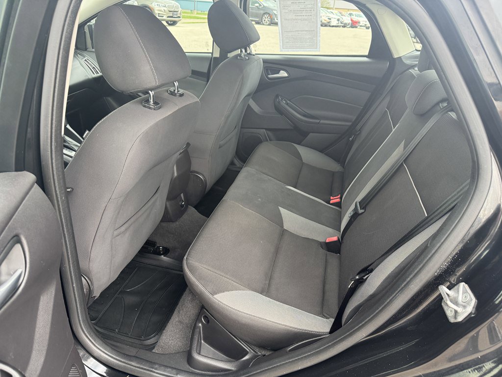 Used 2014 Ford Focus SE w/ SE Winter Package FWD image 17