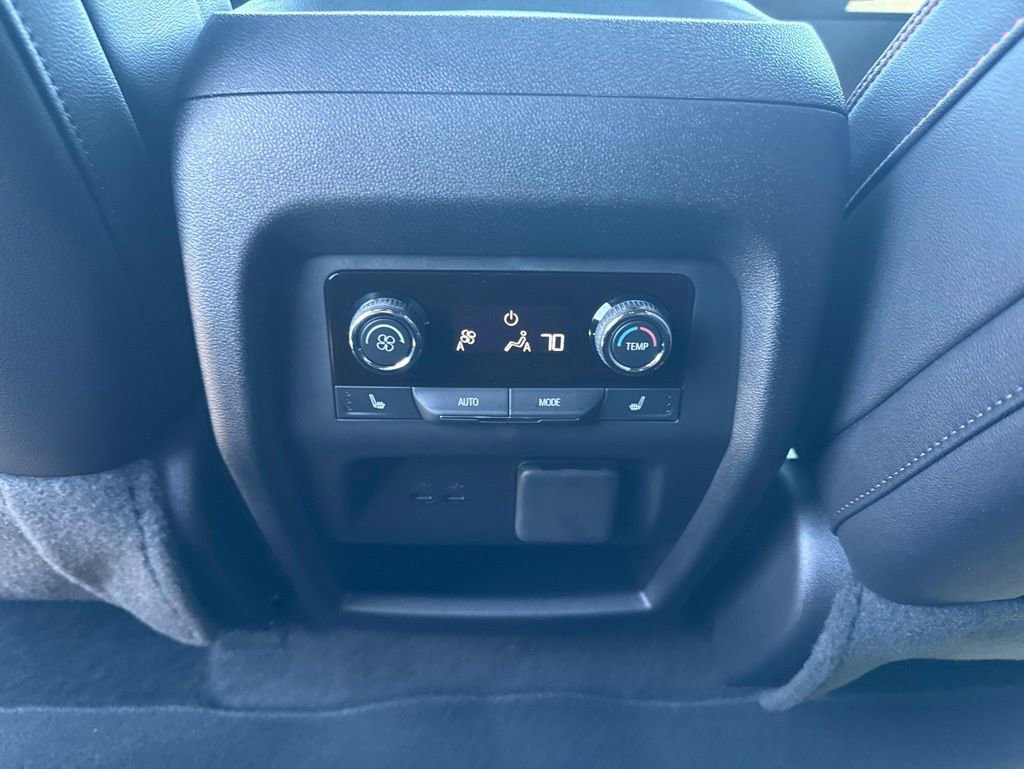 Used 2025 Chevrolet Traverse RS AWD/4WD image 15