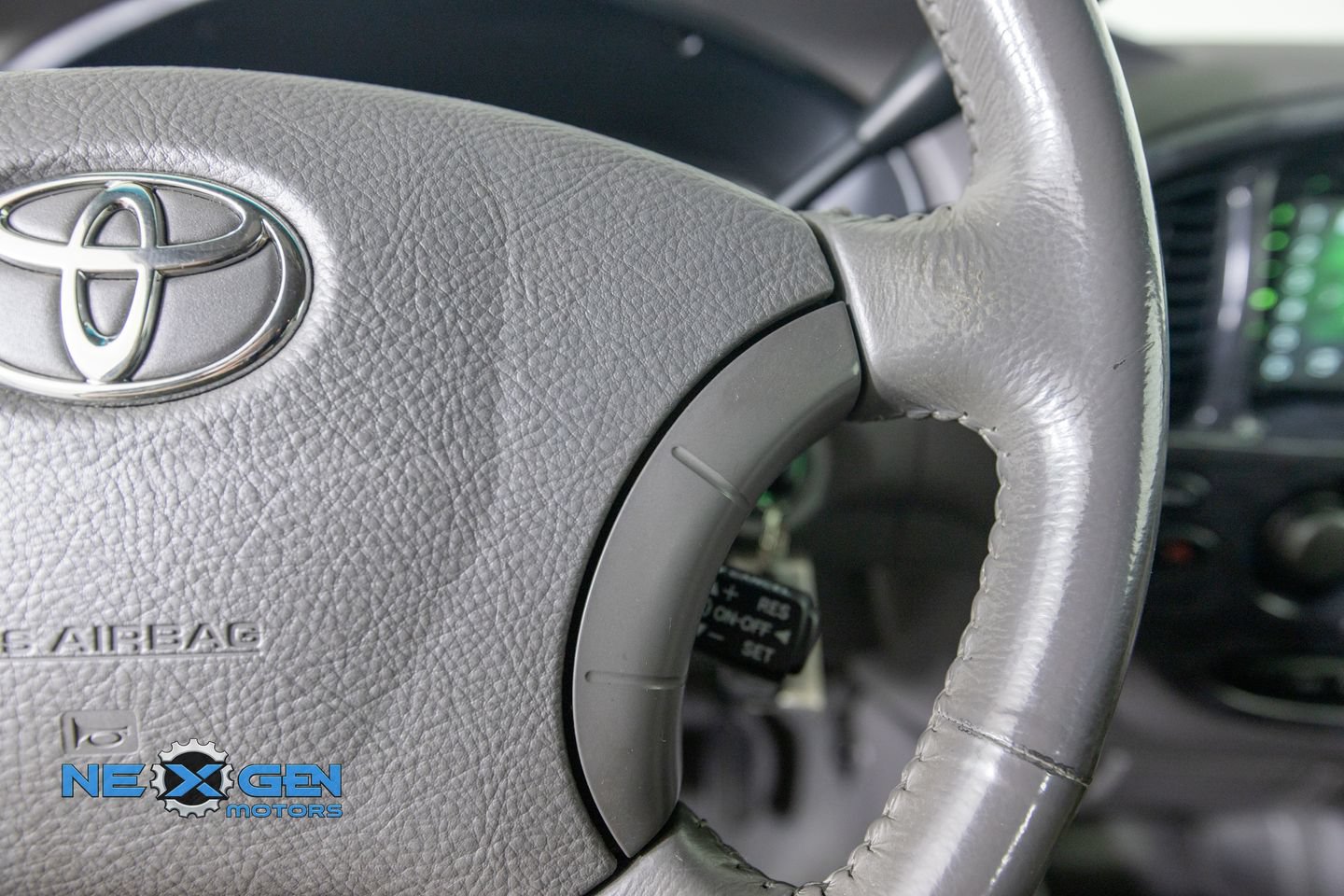 Used 2004 Toyota Sequoia Limited w/ Preferred Accessory Pkg AWD/4WD image 16