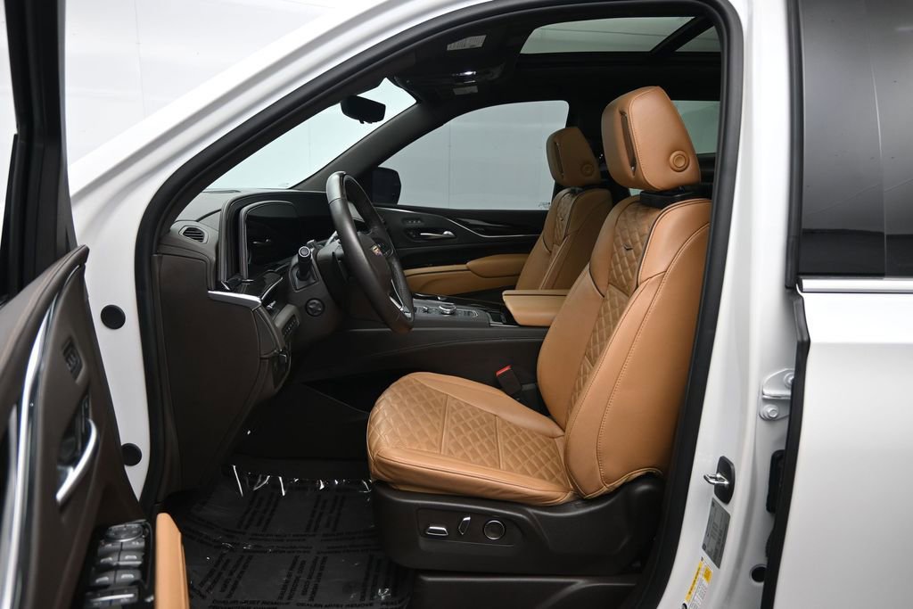 Used 2023 Cadillac Escalade Premium Luxury w/ Performance Package AWD/4WD image 23