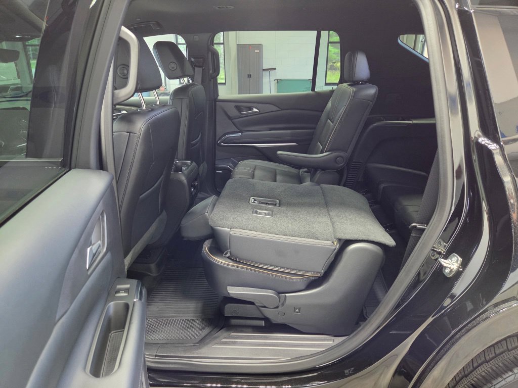 Used 2026 Chevrolet Traverse High Country w/ LPO, Floor Liner Package AWD/4WD image 24