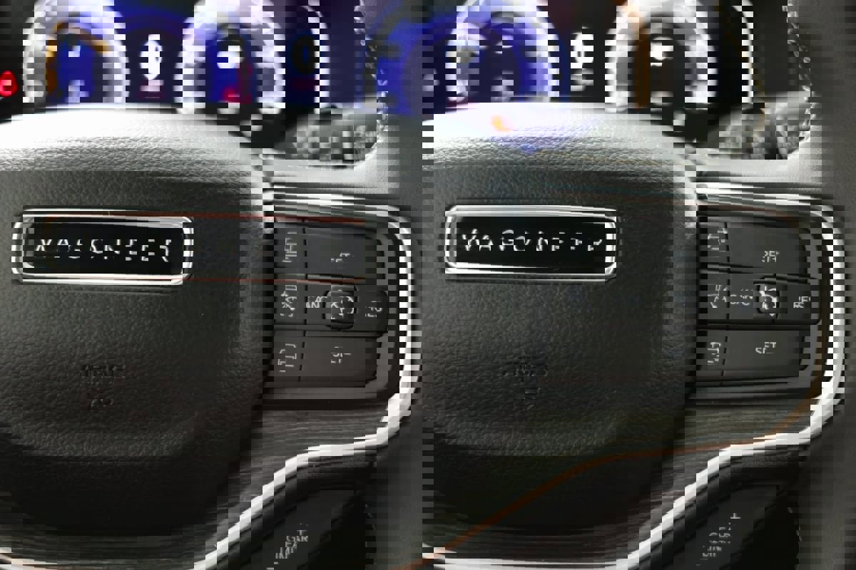 Used 2024 Jeep Wagoneer L Series III w/ Flexible Seating Group image 32