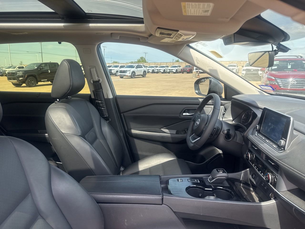 Used 2024 Nissan Rogue SV w/ SV Premium Package image 29