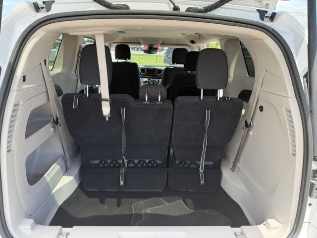 Used 2023 Chrysler Voyager LX FWD image 28