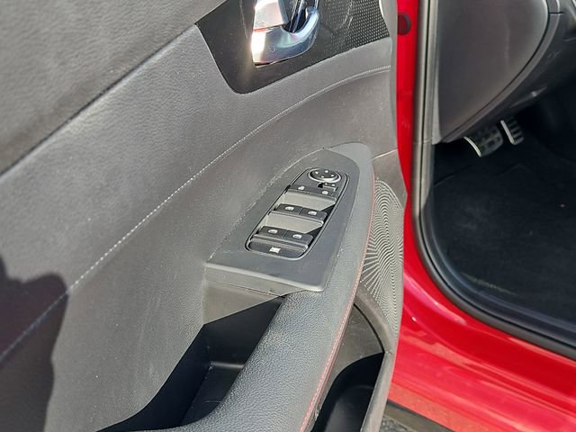 Certified 2023 Kia Forte GT FWD image 17