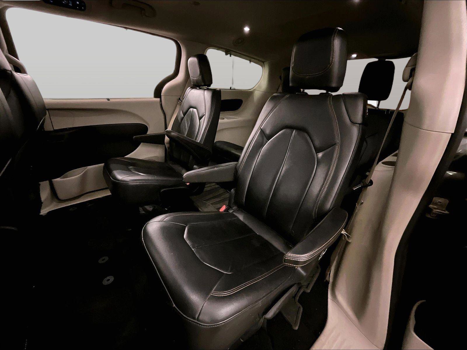 Used 2017 Chrysler Pacifica Touring-L w/ 13 Speaker Alpine Sound Group image 25