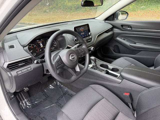 Used 2025 Nissan Altima 2.5 S FWD image 14