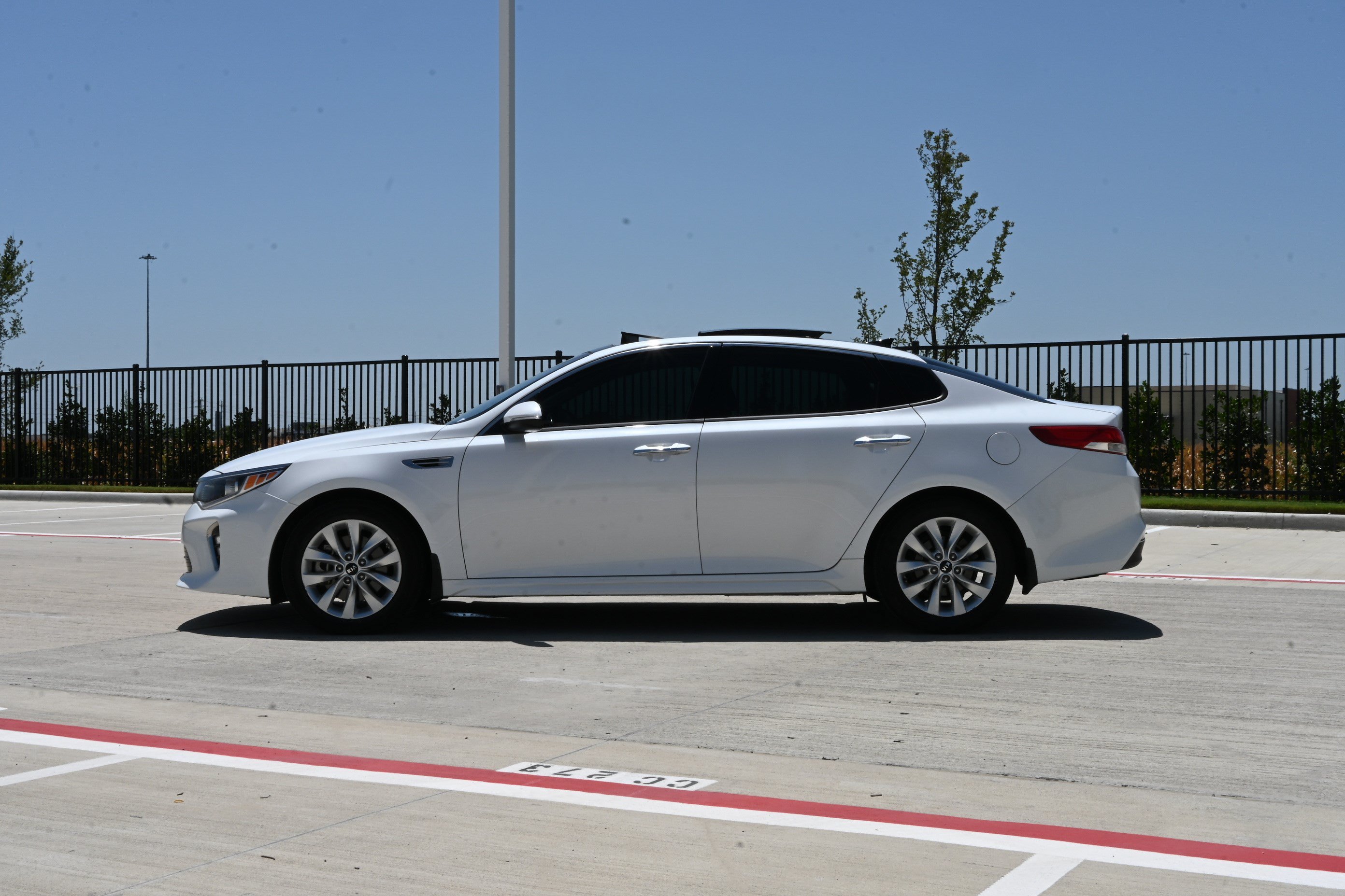 Used 2018 Kia Optima EX w/ Technology Package FWD image 6