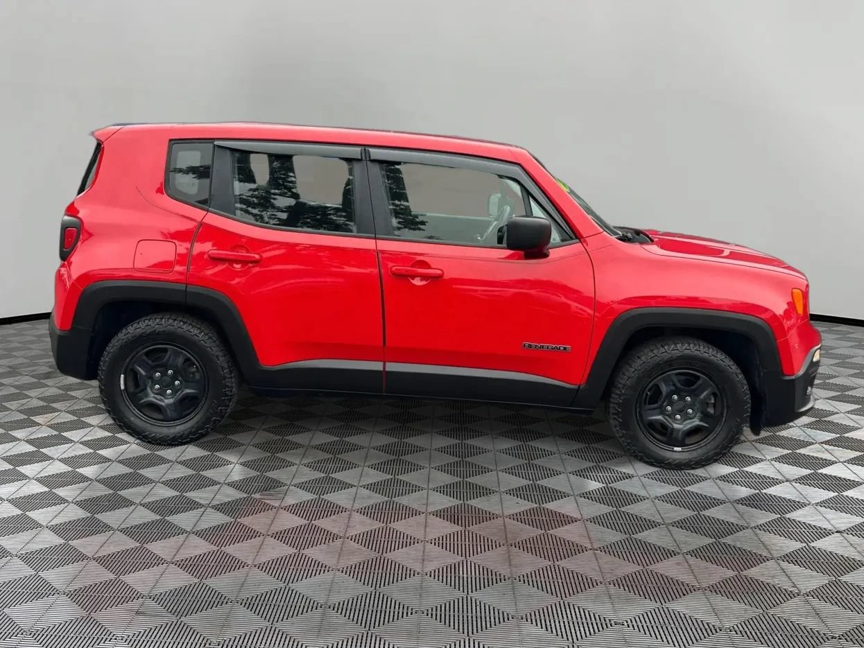 Used 2016 Jeep Renegade Sport w/ Power & Air Group FWD image 4