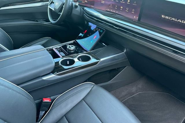 Certified 2025 Cadillac Escalade ESV Premium Luxury image 17