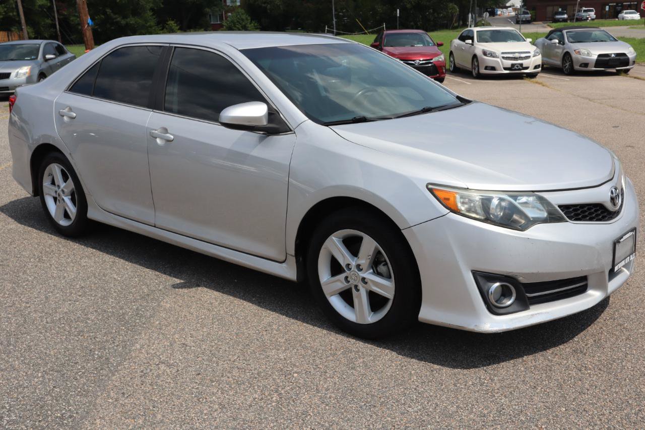Used 2012 Toyota Camry SE FWD image 8