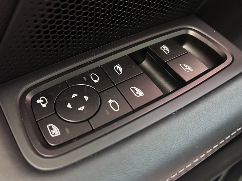 New 2026 Porsche Taycan 4S AWD/4WD image 9
