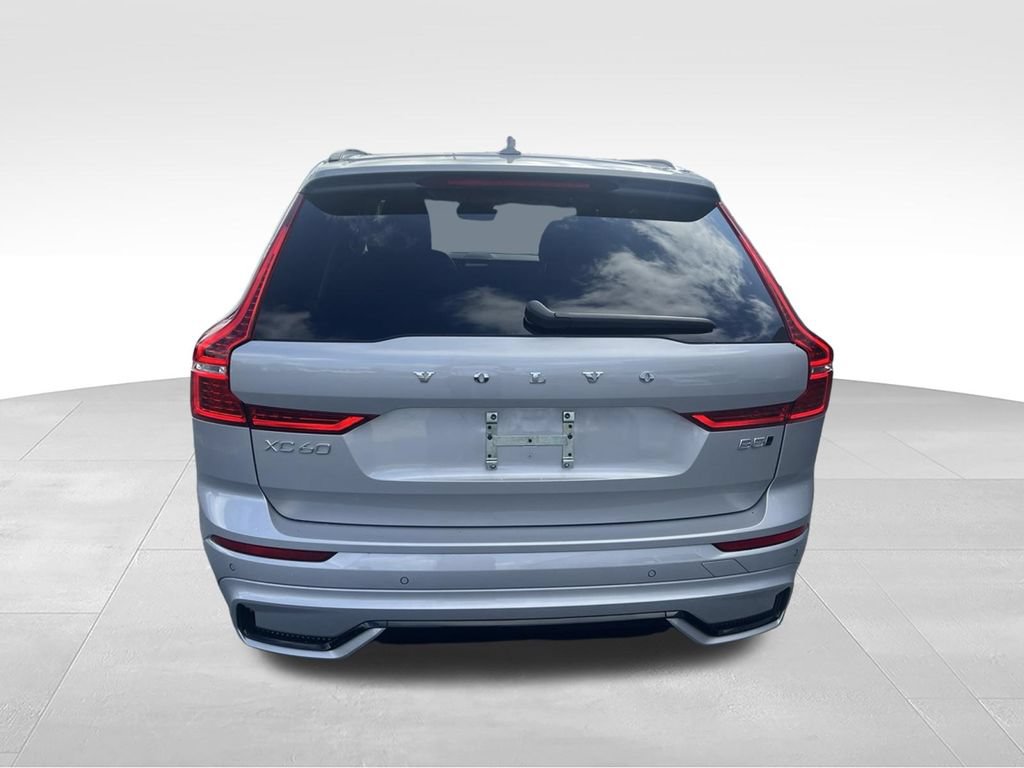 Used 2025 Volvo XC60 B5 Plus AWD/4WD image 7