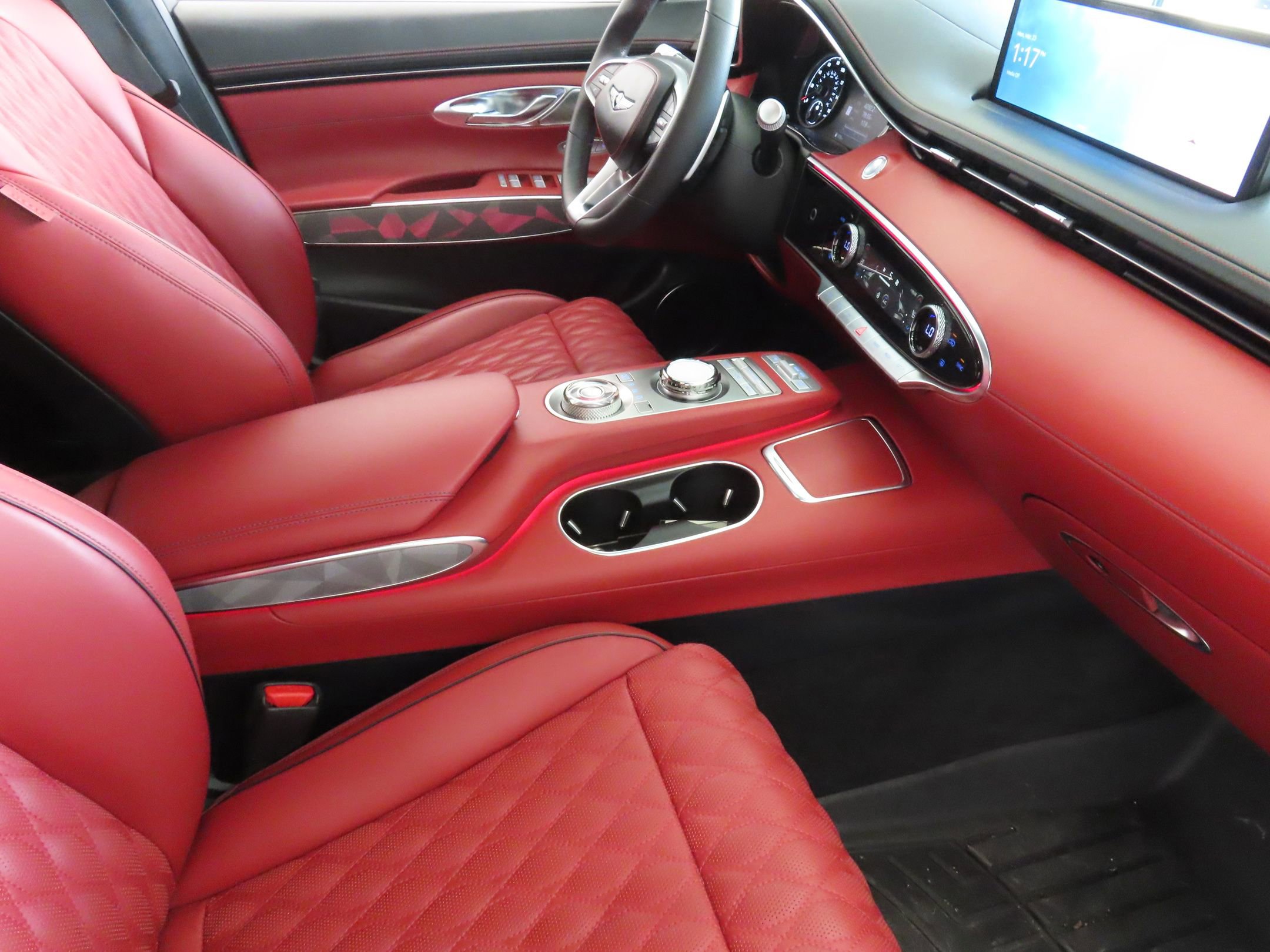 Used 2024 Genesis GV70 3.5T Sport w/ Sport Advanced Package image 29