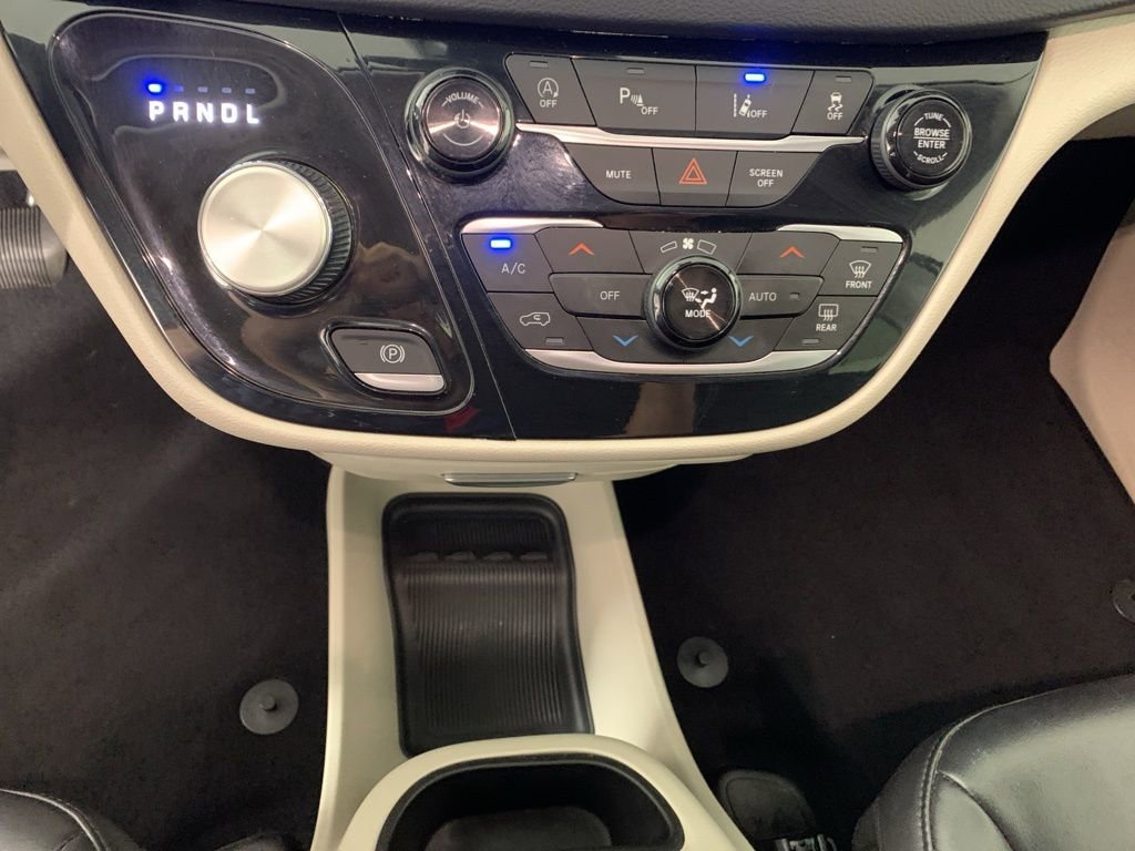 Used 2023 Chrysler Pacifica Touring-L FWD image 25