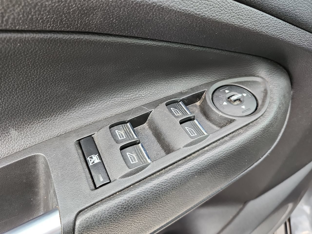 Used 2016 Ford Escape Titanium FWD image 18