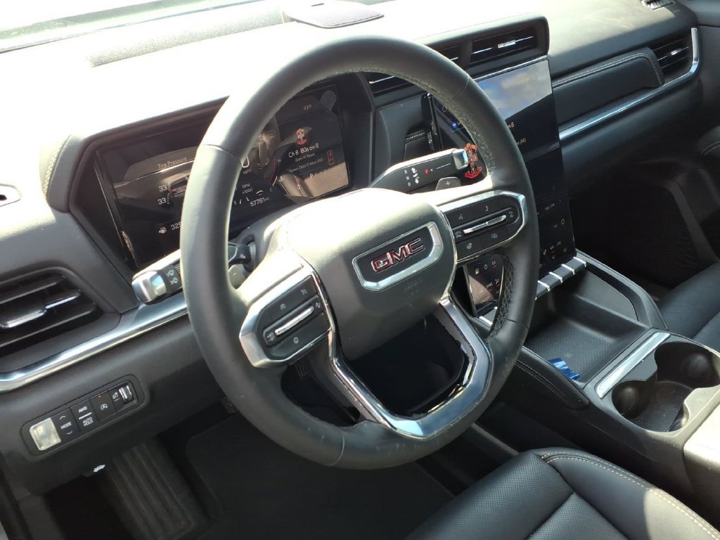 Used 2025 GMC Terrain Elevation w/ Elevation Premium Package AWD/4WD image 14