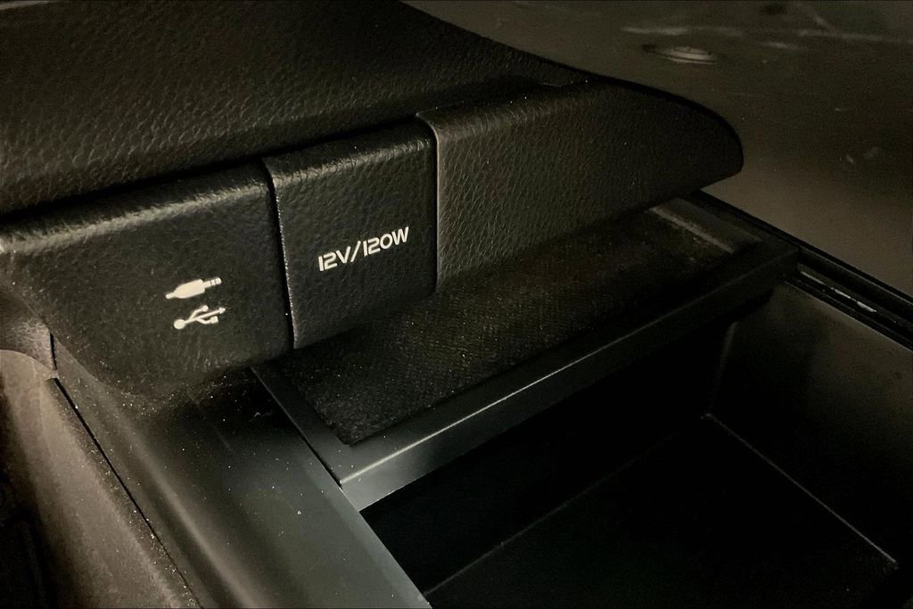 Used 2019 Toyota Camry LE image 32