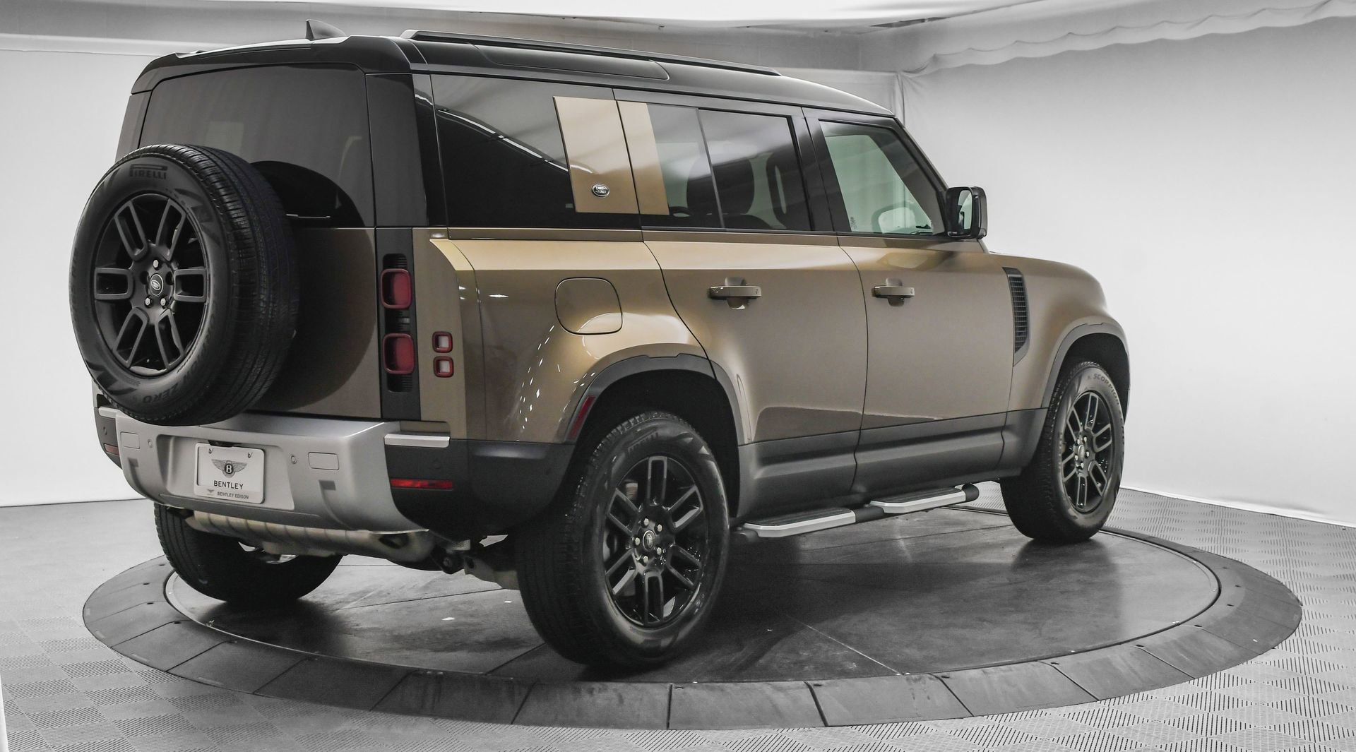 Used 2024 Land Rover Defender 110 S image 8