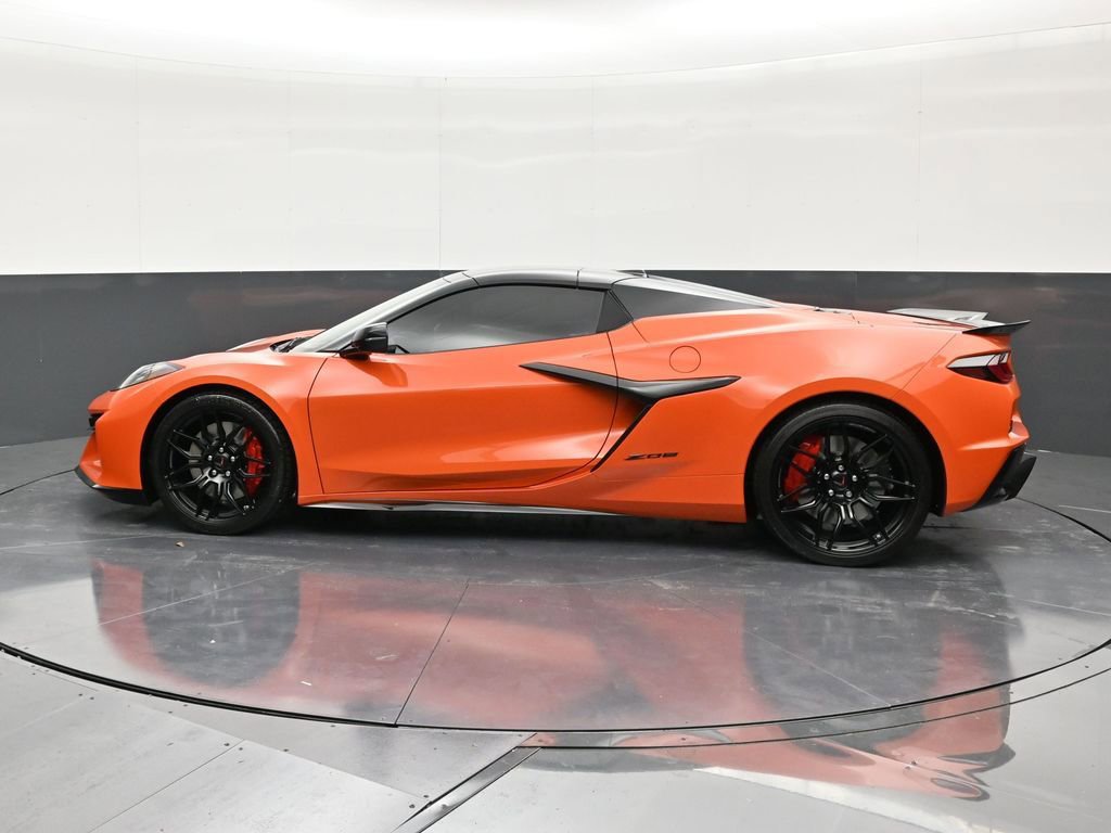 Used 2026 Chevrolet Corvette Z06 w/ Stealth Interior Trim Package RWD image 2