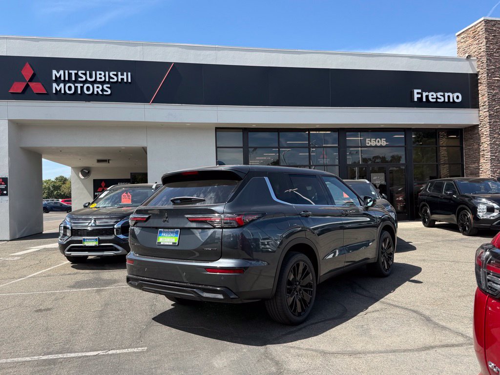 New 2026 Mitsubishi Outlander LE FWD image 8