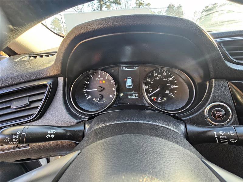 Used 2017 Nissan Rogue SV w/ SV Premium Package image 15