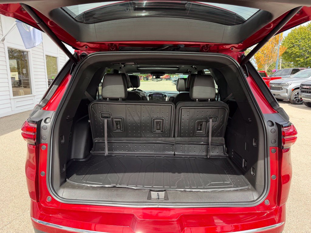 Certified 2023 Chevrolet Traverse Premier w/ LPO, Floor Liner Package AWD/4WD image 9