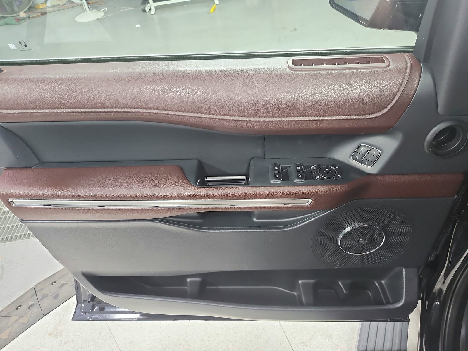 Used 2024 Ford Expedition Limited image 40