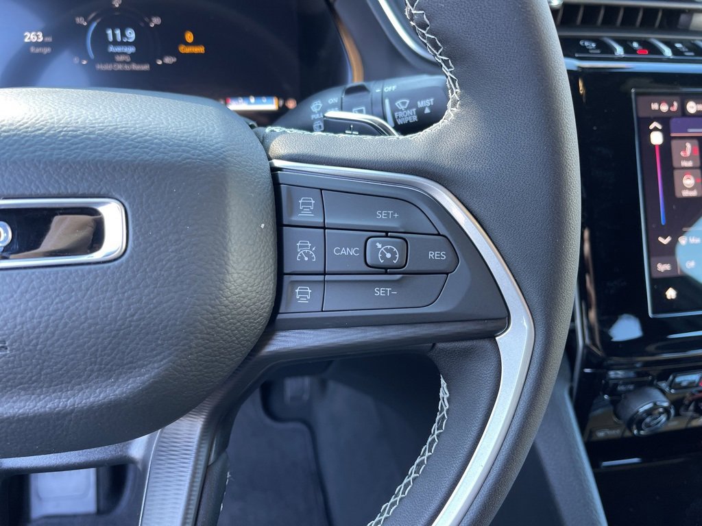 New 2025 Jeep Grand Cherokee L Altitude image 16