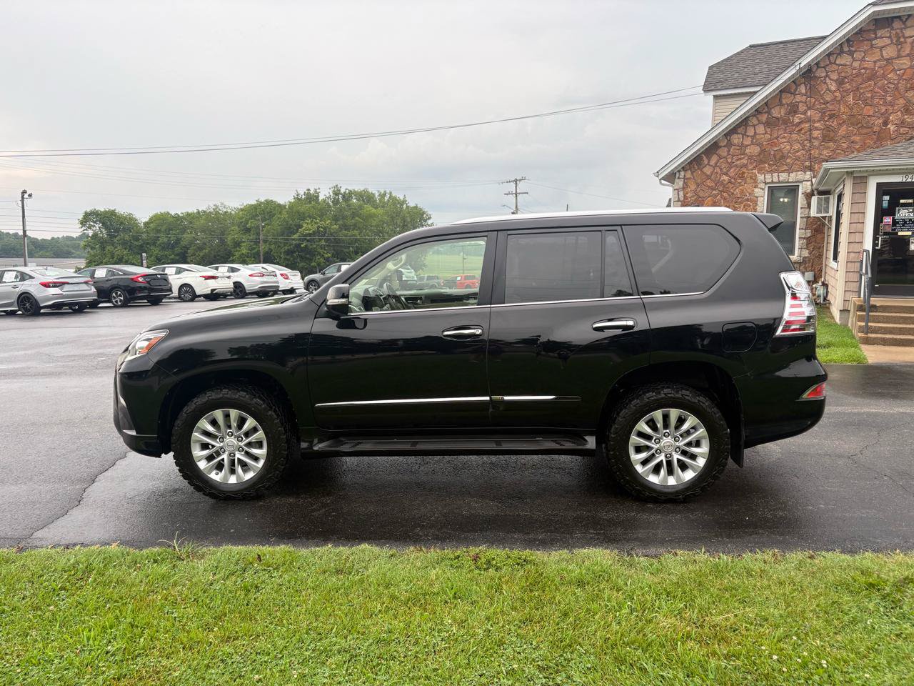 Used 2017 Lexus GX 460 Premium w/ Premium Package AWD/4WD image 2