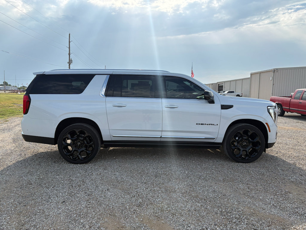 New 2026 GMC Yukon XL Denali w/ Denali Reserve Package AWD/4WD image 4