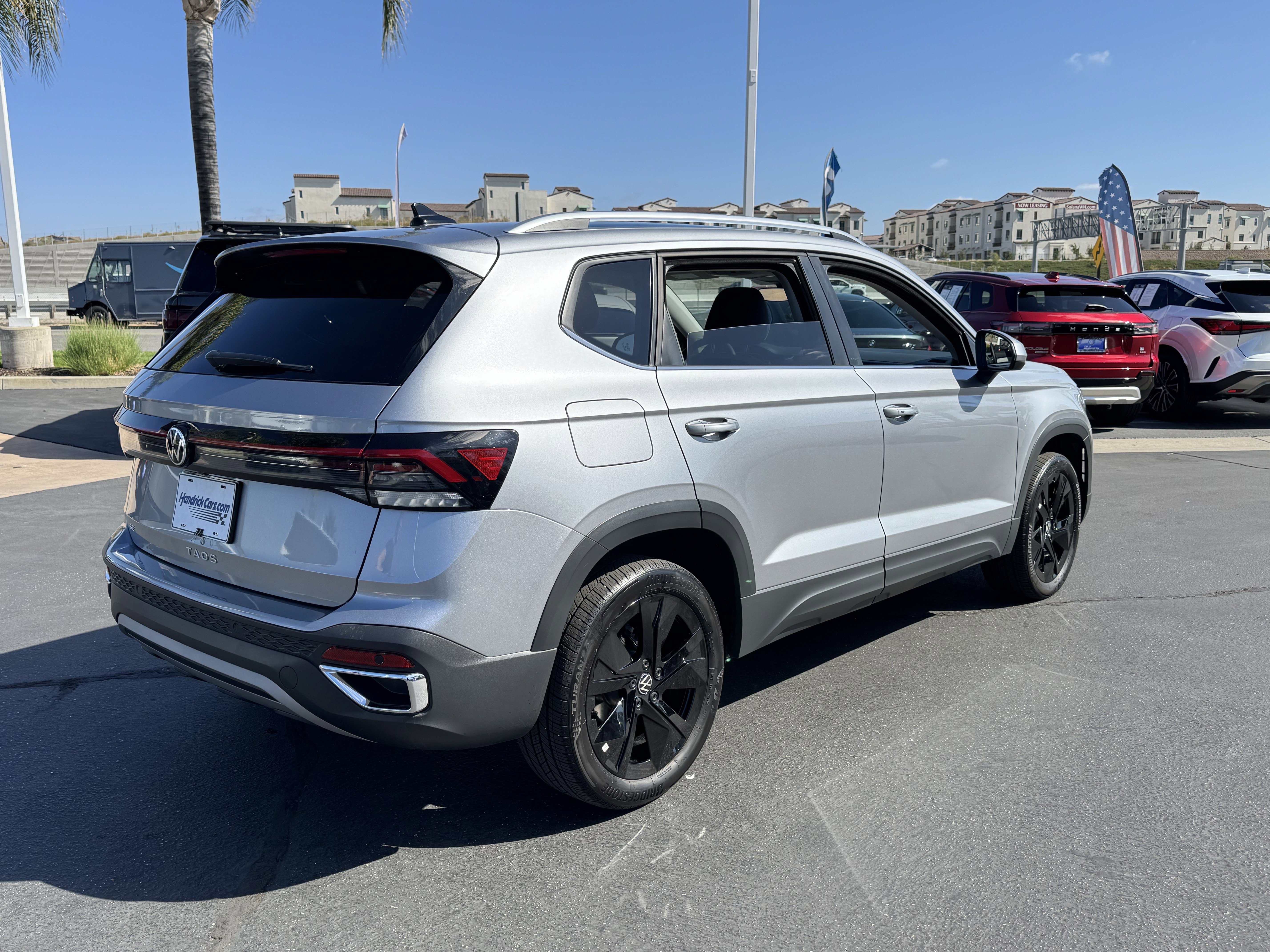 Used 2025 Volkswagen Taos SE image 10