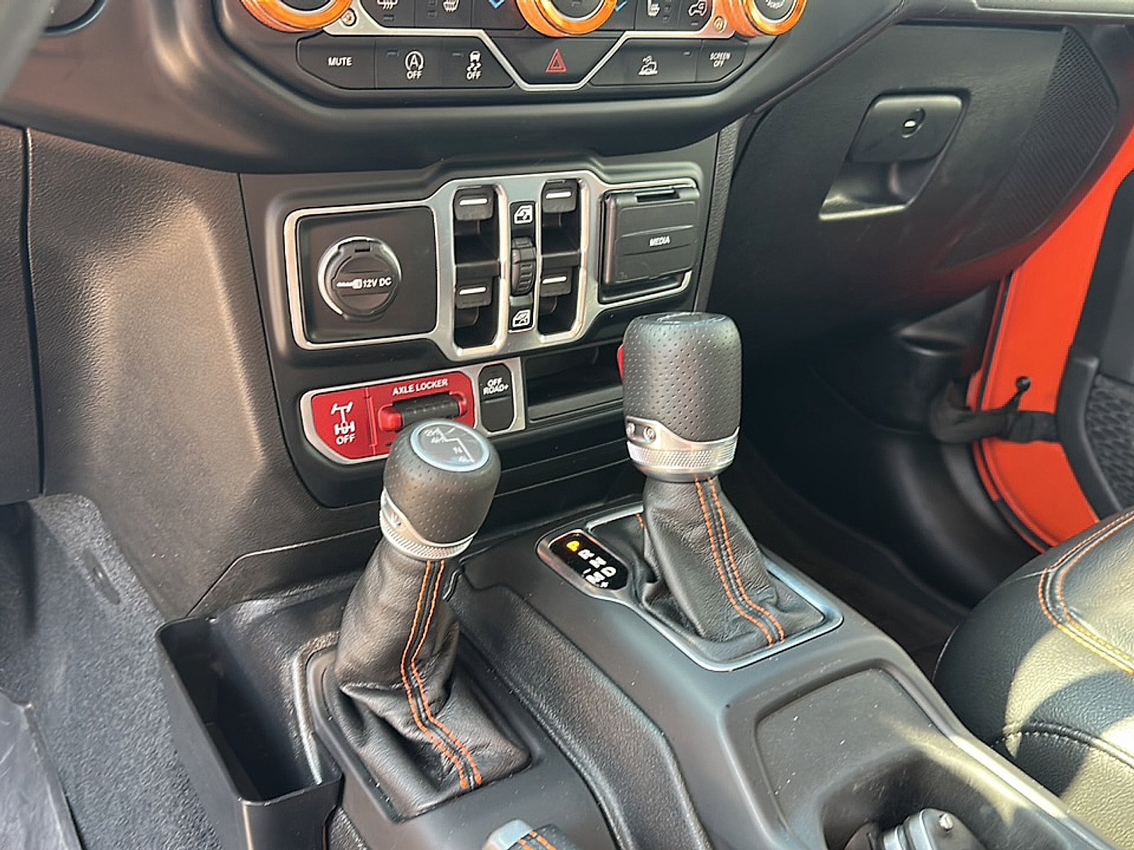 Used 2023 Jeep Gladiator Mojave w/ Cold Weather Group AWD/4WD image 17