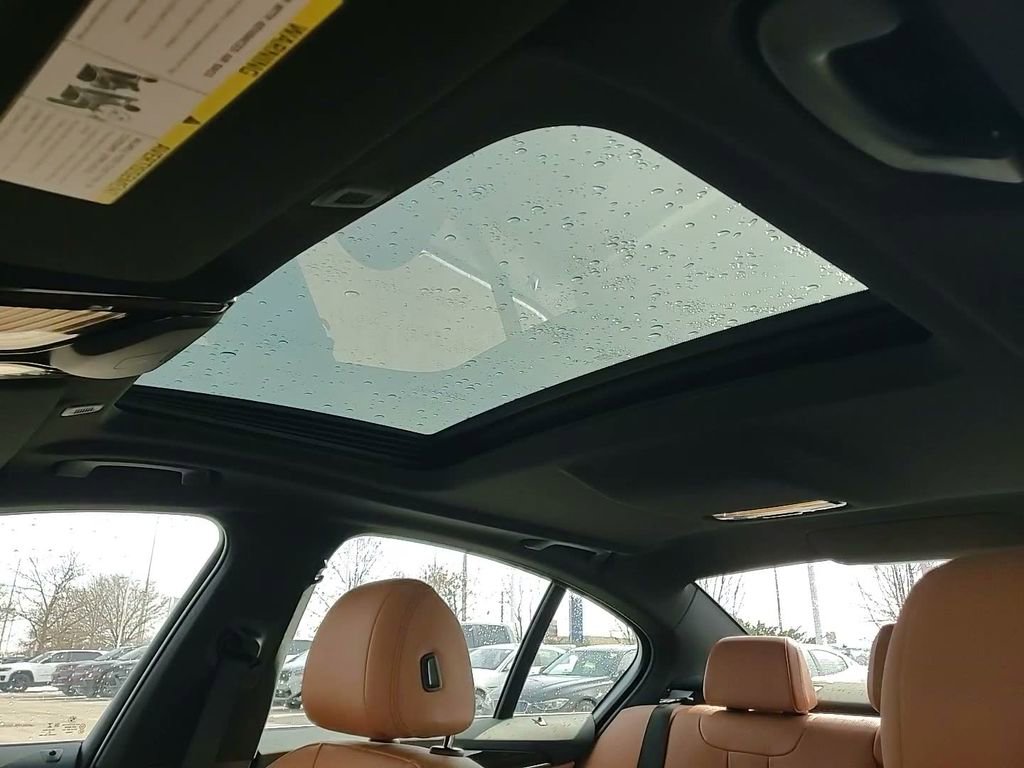 Used 2023 BMW 530e xDrive w/ Convenience Package image 34